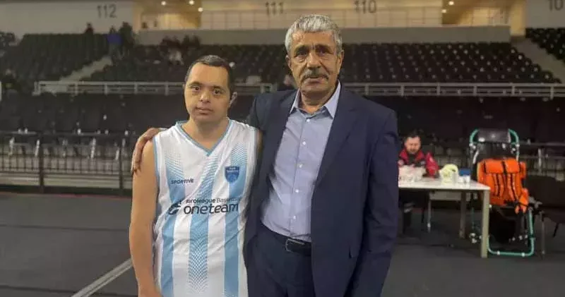 Down sendromlu basketbolcular farkındalık için parkeye çıktı