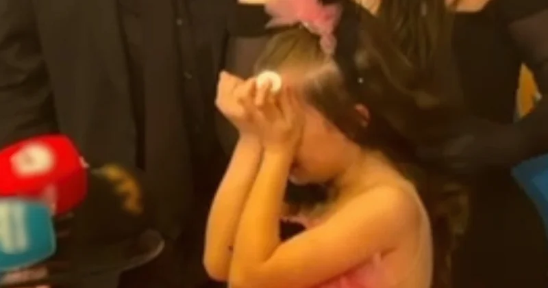 Mutluyuz Mu? galasında İbrahim Büyükak ve Yasemin Sakallıoğlu ndan gözyaşlarına boğulan Damla Çolak a teselli