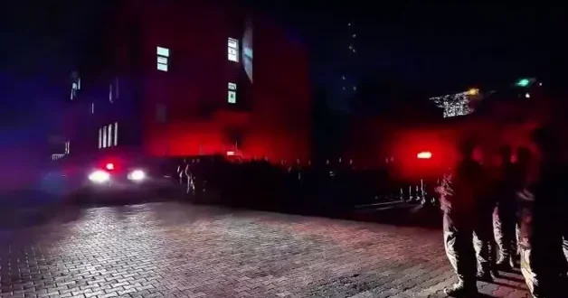 Şafak vakti kapıları kırıldı: İşte dev operasyondan kareler