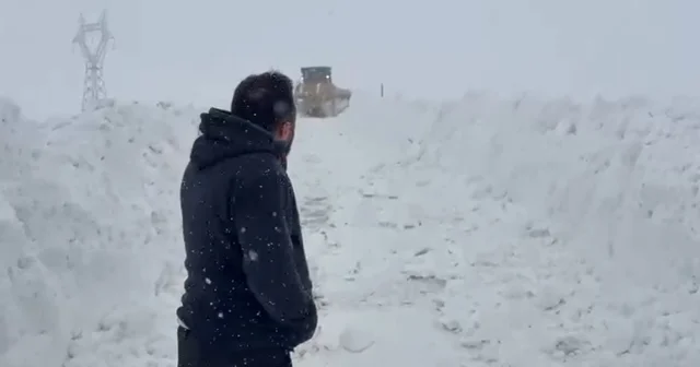 Karla mücadele ekiplerinin zorlu mesaisi Sivas Haberleri