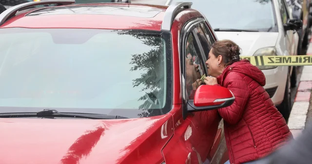 Eşinin ölü bulunduğu aracın camına vurup, Ne olur kalk aşkım diyerek gözyaşı döktü Antalya Haberleri