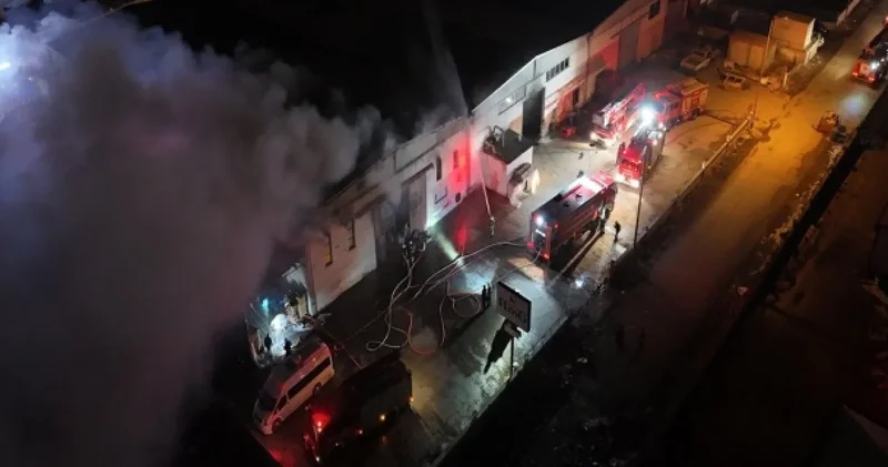 Kayseri’de mobilya fabrikası alev alev yandı