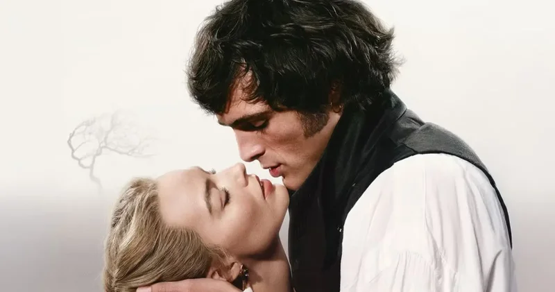 Uğultulu Tepeler e kız arkadaşlarıyla öngösterim yapan Margot Robbie: 20 kadın orada olsa Jacob Elordi yi yiyecek gibiydi