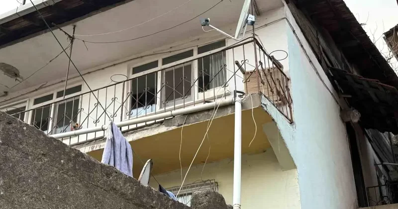 Zemin Çökmesi İzmit te Paniğe Neden Oldu