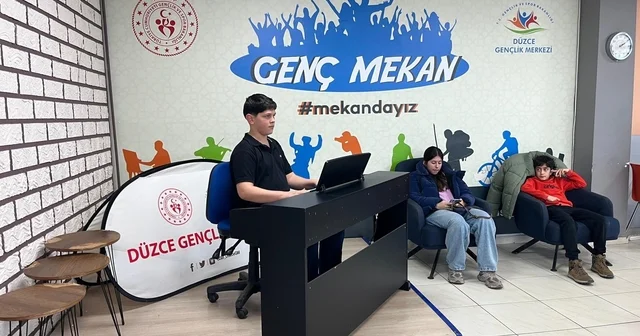 Genç mekanda piyano keyfi Düzce Haberleri