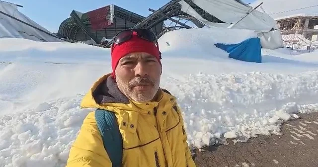 Tokat ta kapalı halı sahanın çatısı kar yüküne dayanamadı Tokat Haberleri