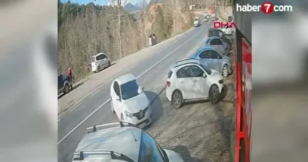 Mersin’de korkunç kaza: Ailesiyle birlikte şarampole uçtu