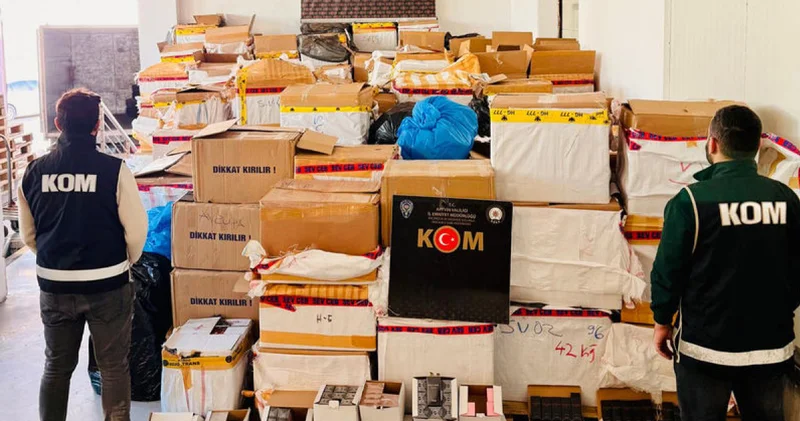 Artvin de TIR da 300 milyon liralık kaçak parfüm ve takviye ürünü ele geçirildi