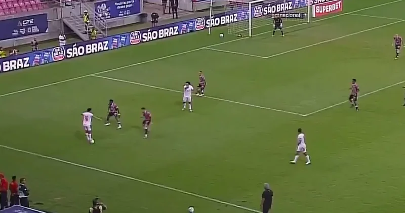 3. Lig de rakibine çalım atarken sarı kart gördü