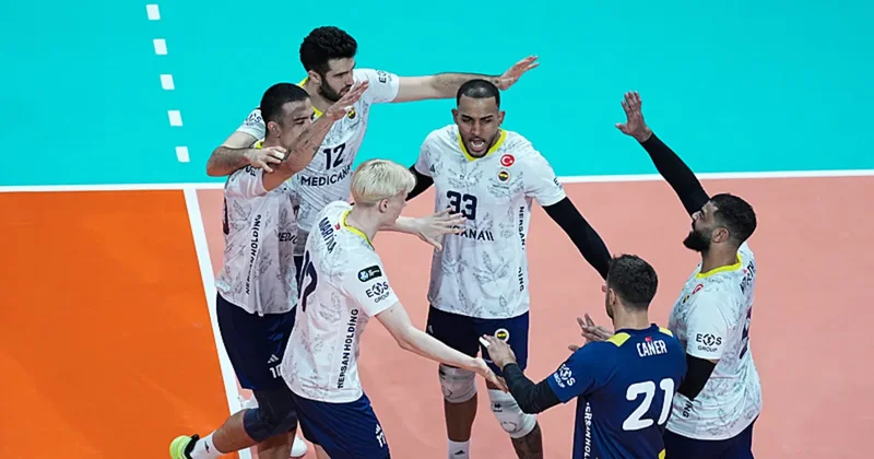 Erkekler CEV Kupası: Fenerbahçe evinde set vermeden yükseldi!