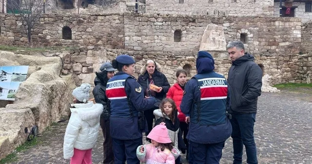 300 e yakın vatandaşa kadına şiddetle mücadele anlatıldı Afyonkarahisar Haberleri