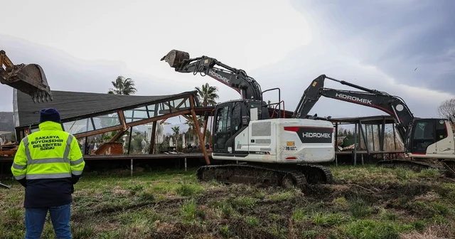 Sapanca Gölü kıyısında kaçak iskele ve yapı yıkımları devam ediyor: 89 yapı kaldırıldı Sakarya Haberleri