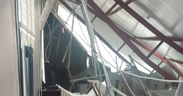 Malatya da mevlit salonunun çatısı kardan çöktü Malatya Haberleri