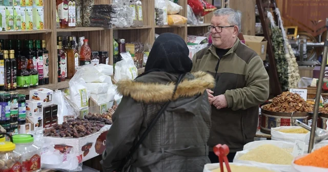 Ramazan ayı bereketi aktarlara yansıdı Ramazan ın vazgeçilmezi hurma, tezgahlarda ilgi görüyor Kırşehir Haberleri