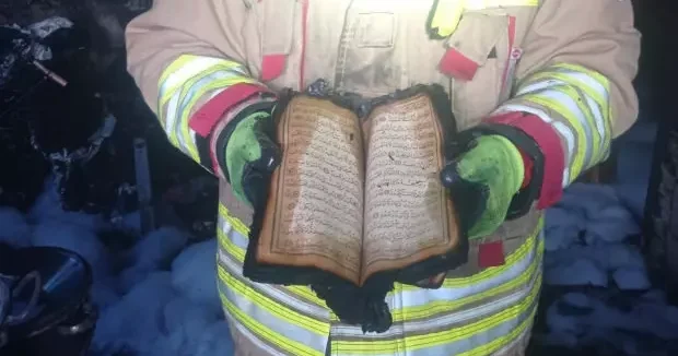 Kahramanmaraş haberleri Alevlere rağmen zarar görmedi: İtfaiye eri Kur an ı Kerim i kurtardı 28 Şubat 2026