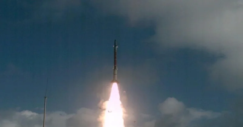 İran Ordusu: Hava savunma sistemi tarafından 12 İHA düşürüldü