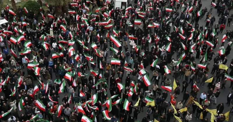 ABD ve İsrail e kötü haber! İran halkı sokaklara döküldü! Hükümete savaş desteği