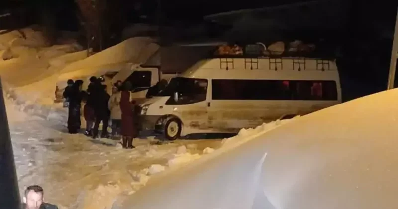 Mahsur kalan öğrenci servisi kurtarıldı