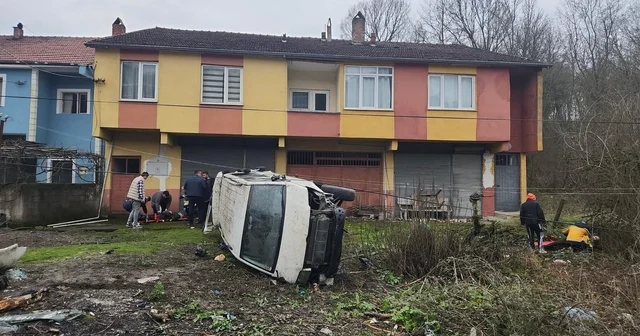 Zonguldak ta minibüsün devrilmesi sonucu 4 kişi yaralandı Zonguldak Haberleri