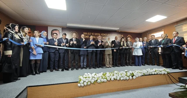 Bakan Göktaş: 28 Şubat ın karanlık izlerini silmek için gece gündüz demeden çalışmaya devam edeceğiz Yaptığımız 45,7 milyar liralık yatırım ve desteklerle Van ı güçlü bir hizmet altyapısına kavuşturduk Van Haberleri