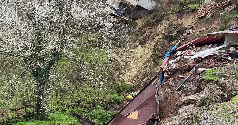 Ordu’da heyelan; 2 ev ve 1 spor tesisi yıkıldı