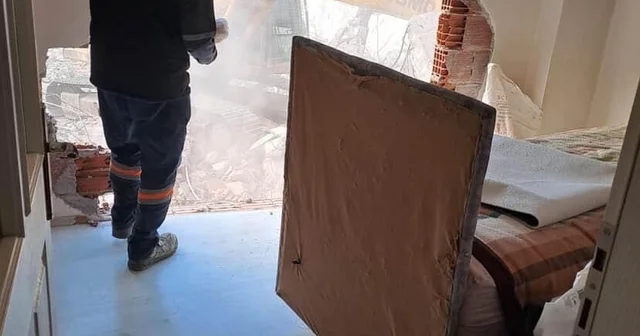 Karacabey de inşaat çalışması yan binaya zarar verdi Bursa Haberleri