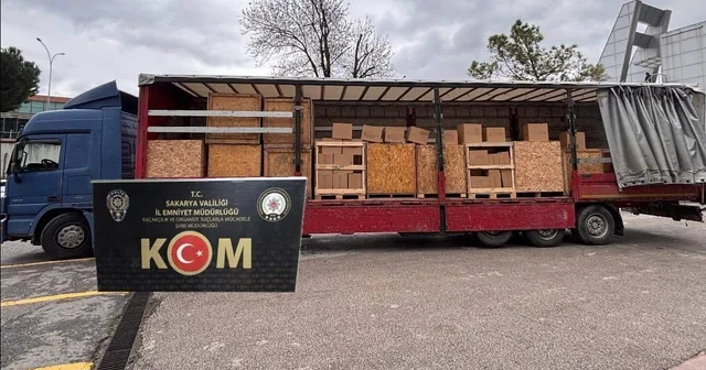 Otoyolda durdurulan tırdan 3 milyon 600 adet boş makaron yakalandı Sakarya Haberleri