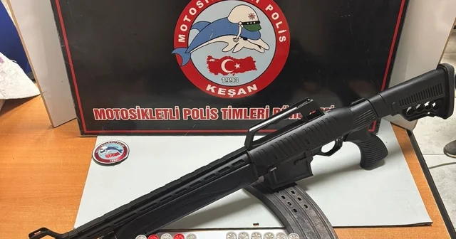 Sırtında taşıdığı halının içerisinde sakladığı ruhsatsız av tüfeğiyle yakalandı Edirne Haberleri