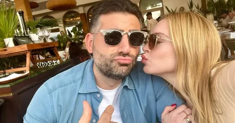 Neden kimse bana yardım etmiyor? diye çırpınıyordu... Şöhret batağında boğulurken restoranda tanıştığı genç adam onu kötü hayatından çekip aldı