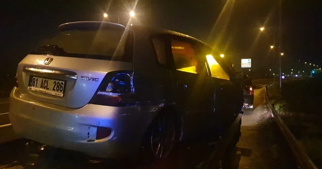 Otoyolda bariyerlere çarpan otomobilin sürücüsü yaralandı Düzce Haberleri