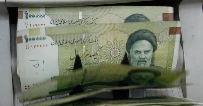 İran Hükümeti Bilgilendirme Konseyi: Bankalar hizmet vermeye devam edecek