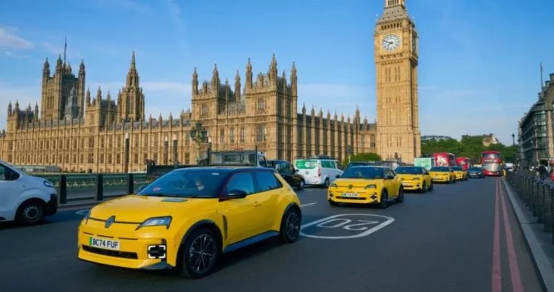 Fransız efsanesi durdurulamıyor! Avrupa dan sonra Britanya’da da yılın otomobili oldu