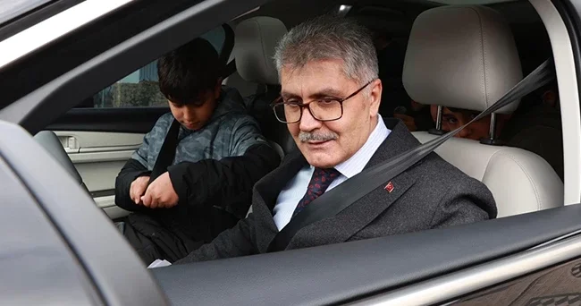 Validen Togg sürprizi: Çocuklara köy turu attırdı