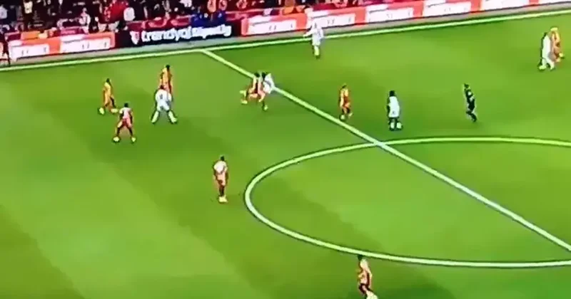 Sezonun golü böyle kaçtı! Galatasaray Alanyaspor maçında müthiş pozisyon, Uğurcan Çakır detayı... Fanatik Gazetesi Galatasaray (GS) Haberleri Spor