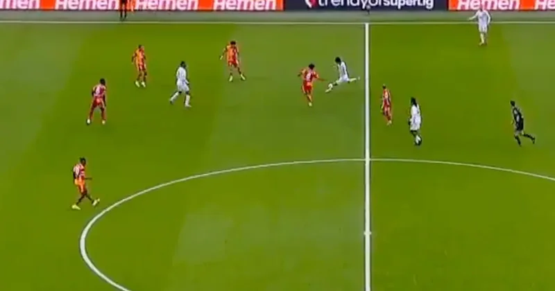 Galatasaray Alanyaspor maçında müthiş an! Orta sahadan atıyordu Sözcü Gazetesi