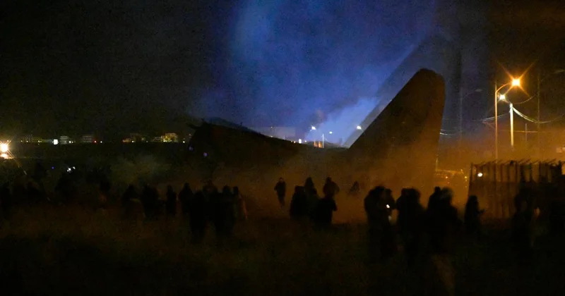 Bolivya da kargo uçağının düşmesi sonucu en az 15 kişi hayatını kaybetti