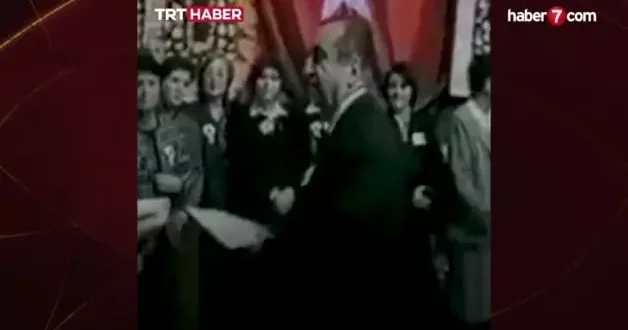 Bir zamanlar Türkiye... Başörtülü öğretmene plaket verilmesini rütbeli bir asker engellemişti