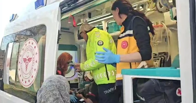 Bursa da fenalaşan servis şoförü kaldırıma çıkıp güçlükle durabildi Bursa Haberleri