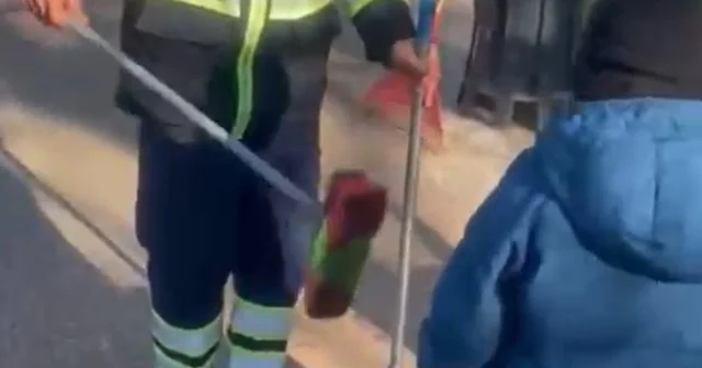 Küçük oğluyla birlikte çalışan temizlik işçisi duygulandırdı Gaziantep Haberleri