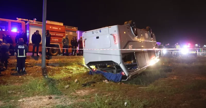 Döşemealtı nda Midibüs Kazası: 16 Yaralı