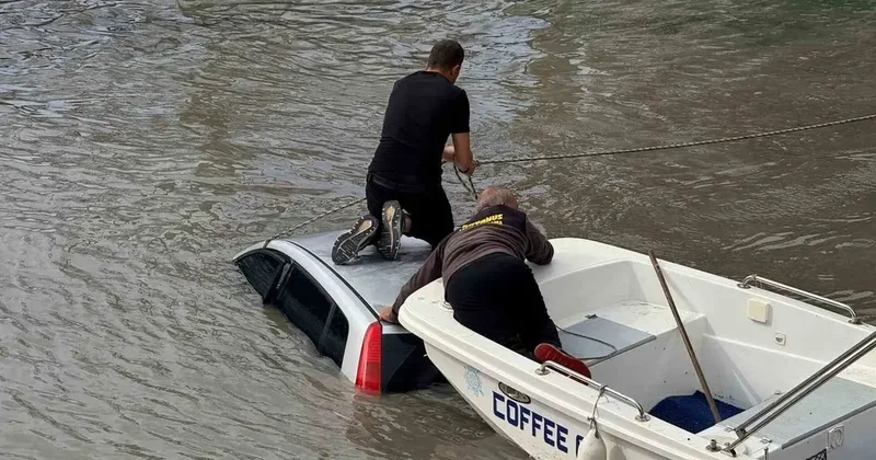 Antalya’da kontrolden çıkan otomobil ırmağa uçtu