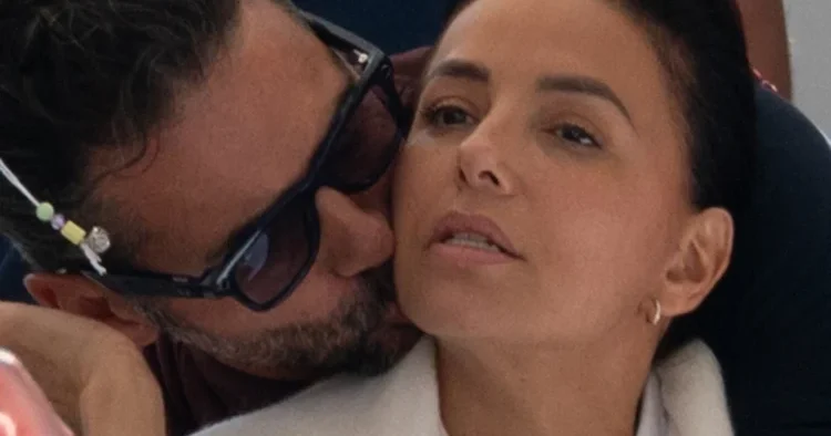 Yeni bir yere taşınmak duygularını da coşturdu... Sanki 13 yıl değil 13 dakika önce aşık olmuşlar gibi!