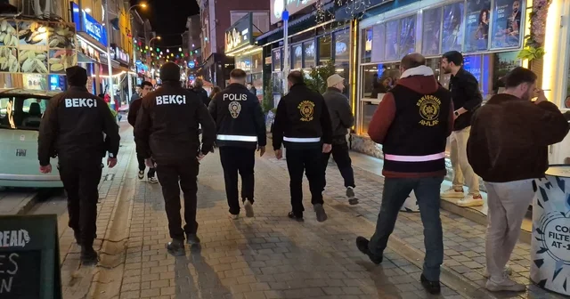 Eskişehir de geniş çaplı asayiş uygulaması Binlerce şahsın kimlik bilgileri sorgulanıp, yüzlerce araç ve işletme denetlendi Eskişehir Haberleri