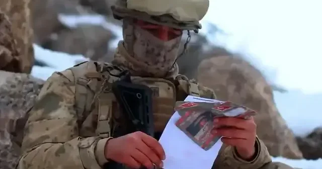 Minik yüreklerin mektupları Mehmetçiğe ulaştı: Öğrencilerin sözleri yürek ısıttı VİDEO İZLE