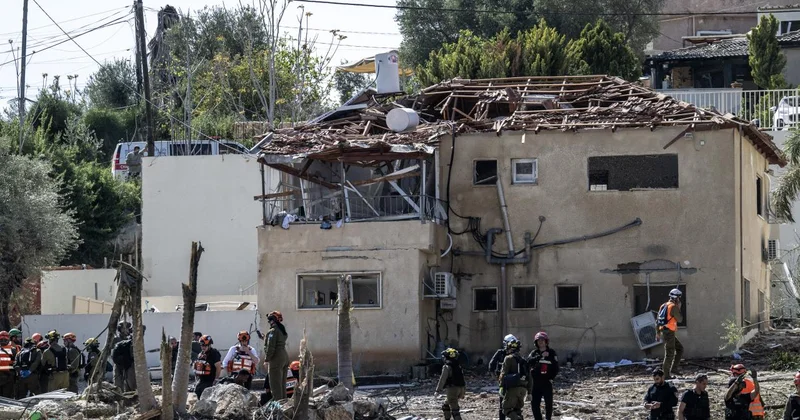İsrail in merkezindeki Beyt Şemeş yakınlarına isabet eden İran füzesi nedeniyle 3 kişi yaralandı