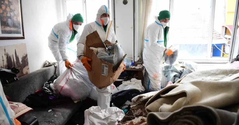 Bir daireden 4 kamyon çöp çıktı