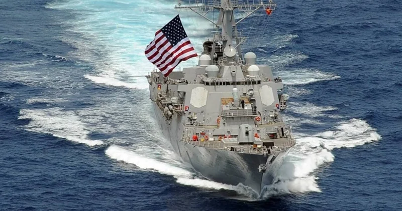 Körfez de kırmızı alarm! İran ABD gemisini hedef aldı