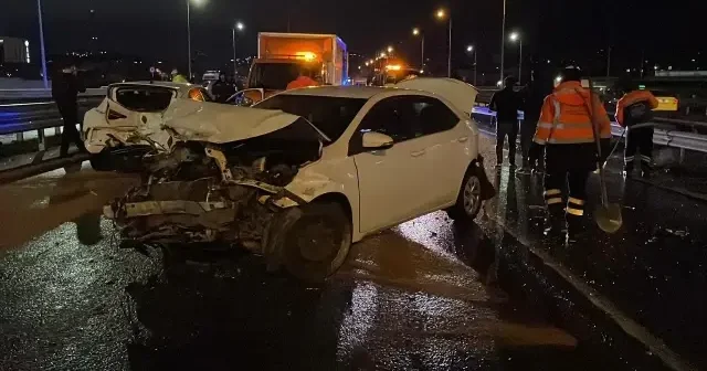 Ataşehir de 8 aracın karıştığı zincirleme trafik kazasında 4 kişi yaralandı VİDEO İZLE