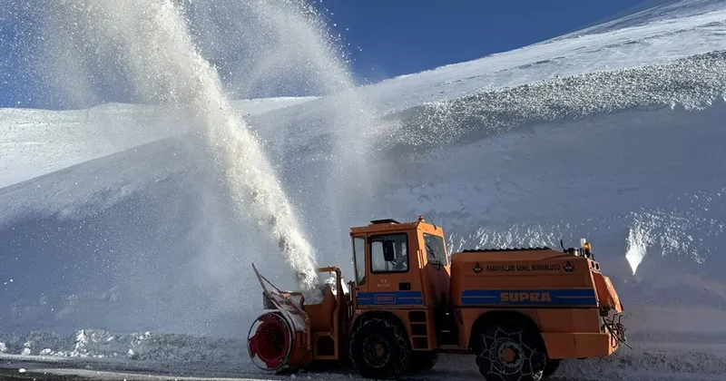 Ardahan da karla mücadele çalışmaları sürüyor