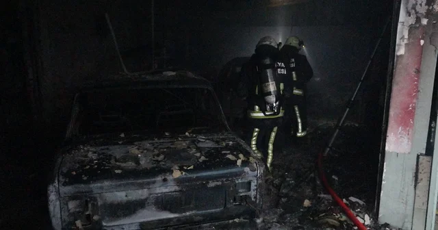 Antalya da araç boyama atölyesindeki yangın, bitişikteki iş yerine sıçradı Antalya Haberleri